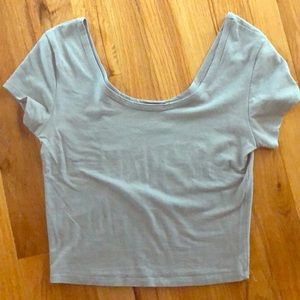 gray shortsleeved crop top